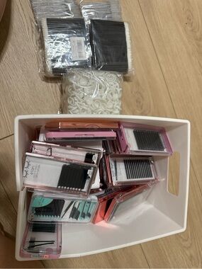 Eyelash Extension Trays, glue rings, spoolies